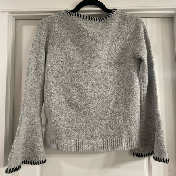 Avantlook sweater with flared sleeves & detailed stitching - Picture 2 of 3